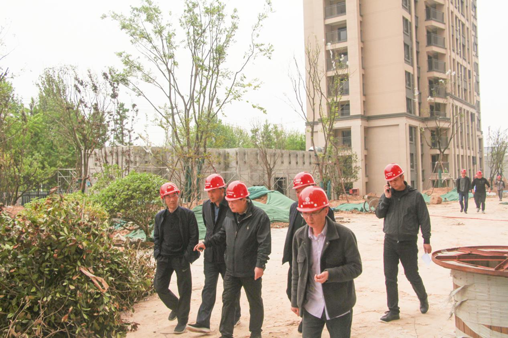 鄭州市國資委黨委書記、主任李秀山一行到美好天境苑項(xiàng)目調(diào)研指導(dǎo)安全生產(chǎn)工作