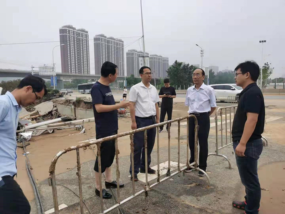 集團(tuán)公司黨委書記、董事長、總經(jīng)理秦廣遠(yuǎn)赴市政項目檢查指導(dǎo)災(zāi)后恢復(fù)重建工作