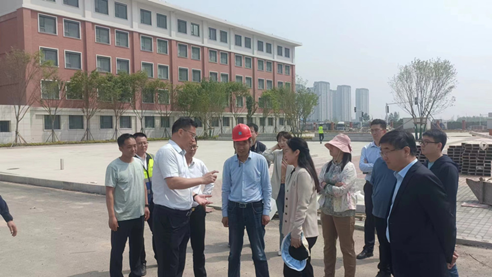 鄭州航空港區(qū)管委會領(lǐng)導(dǎo)調(diào)研鄭州外國語學校航空港區(qū)新校區(qū)項目