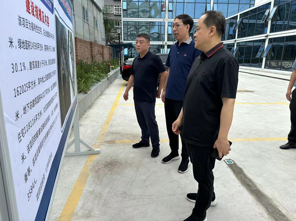 集團(tuán)公司黨委委員、副總經(jīng)理張巖到孫八砦城中村改造項(xiàng)目調(diào)研項(xiàng)目建設(shè)工作