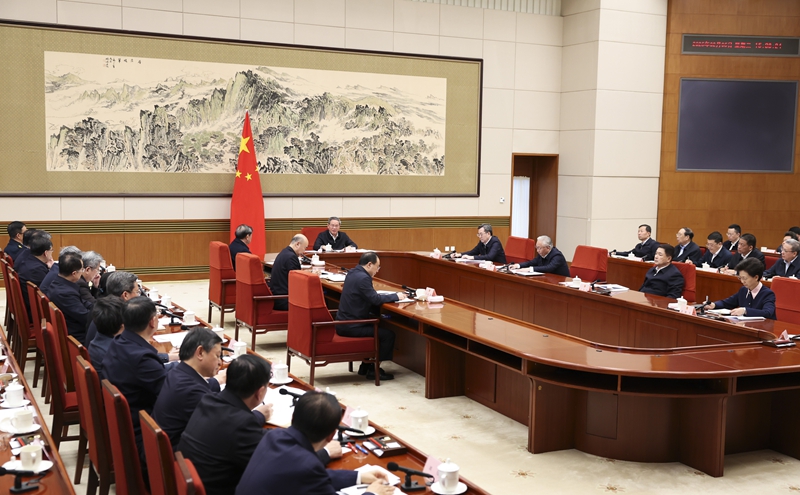 李強(qiáng)主持召開國務(wù)院第七次全體會議 討論《政府工作報(bào)告》稿并對開年工作進(jìn)行動(dòng)員