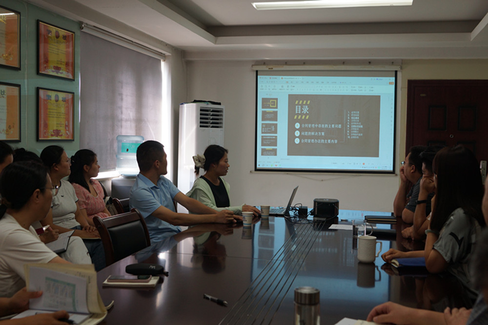 強(qiáng)化合同法律認(rèn)知  筑牢風(fēng)險防控防線<br>——鄭州建投工程咨詢有限公司開展合同法律知識 專題培訓(xùn)